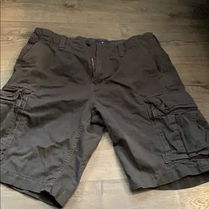 Men’s cargo American Eagle shorts